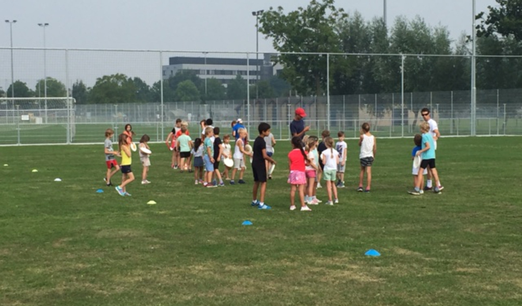 Start to frisbee