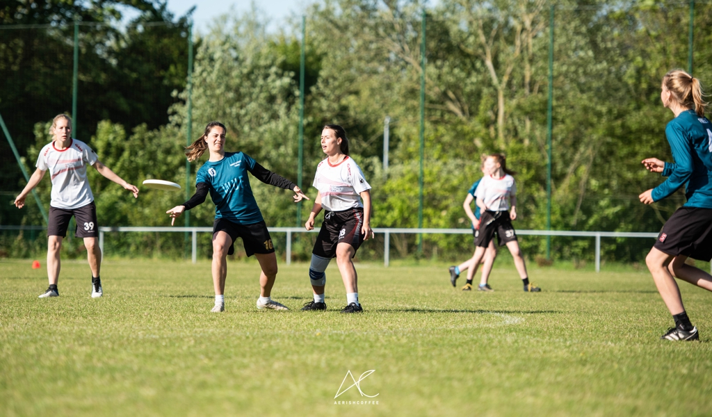 Start to frisbee